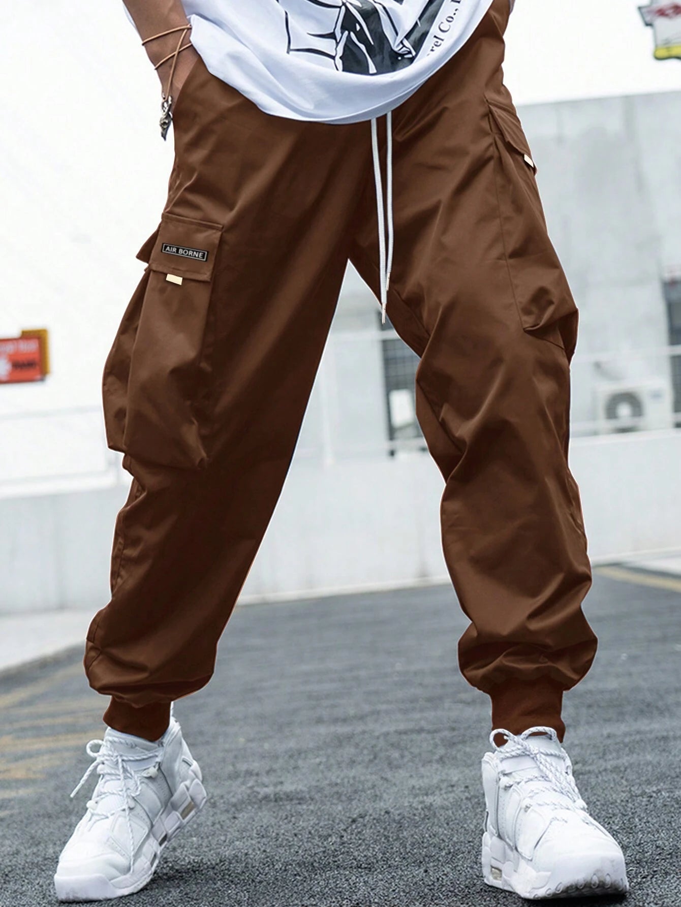 Manfinity EMRG Men Letter Graphic Flap Pocket Drawstring Waist Cargo Pants